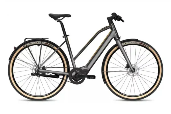 Vélo électrique Flyer Upstreet SL 3.12 2024. Poids : environ 18 kg - Couple : 55 Nm - Pas d'amortisseurs, pas d'éclairage - Prix : 3.999 €.